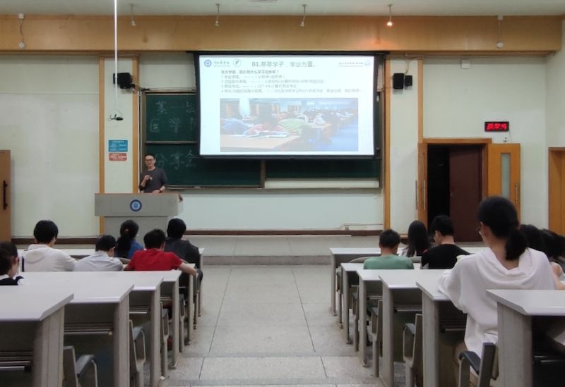 基础医学与法医学院成功开展考研经验交流会