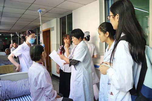 川北医学子三下乡助力基础医疗建设