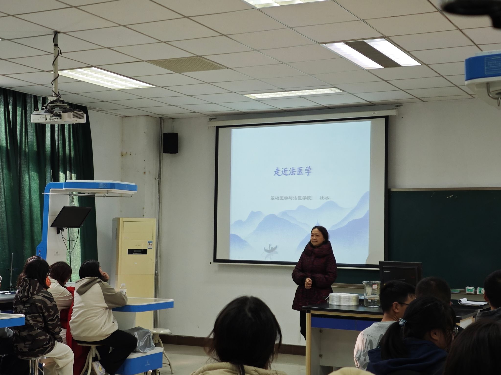 基础医学与法医学院开展“走近法医学”专题讲座