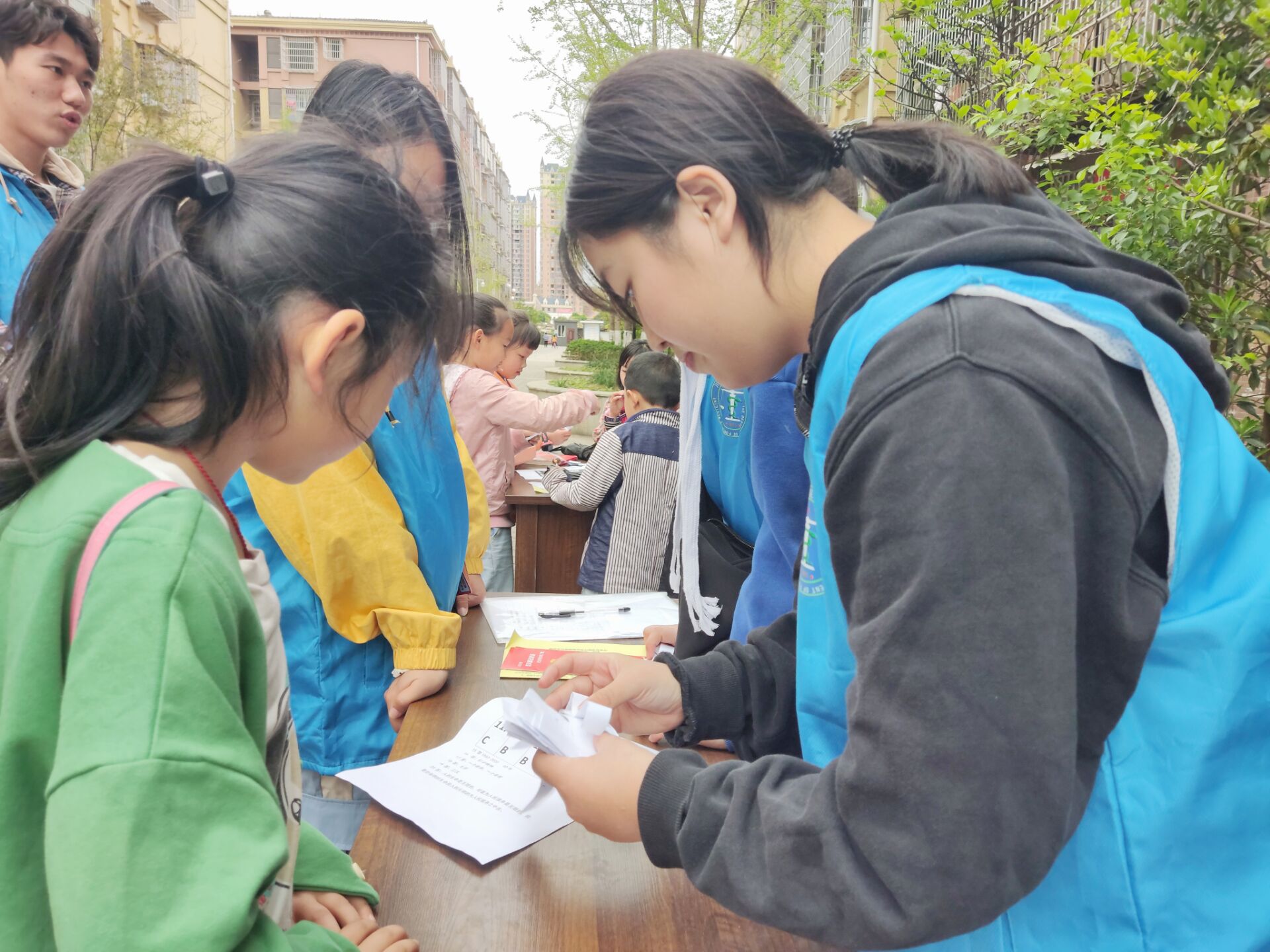基础医学与法医学院学生支部开展雷锋月党员志愿服务活动