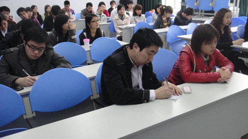 法医学系召开党支部大会