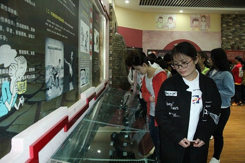 珍爱生命、远离毒品 -我校组织各院系学生参观南充市强制隔离戒毒所