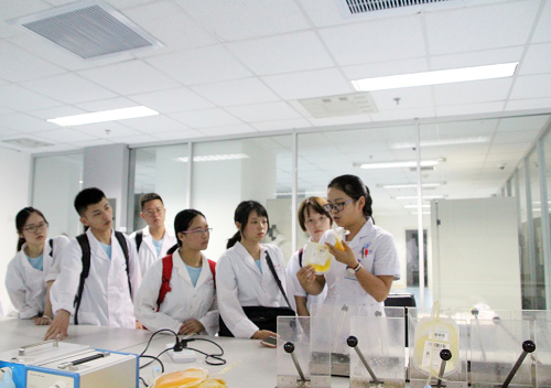 捐献“青春热血”，彩绘人生画卷