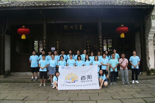 “仁爱呵护生命，老少携手同行”系列活动顺利进行