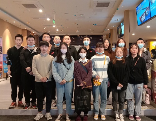 法医学系系党总支组织党员师生观看电影《我和我的家乡》