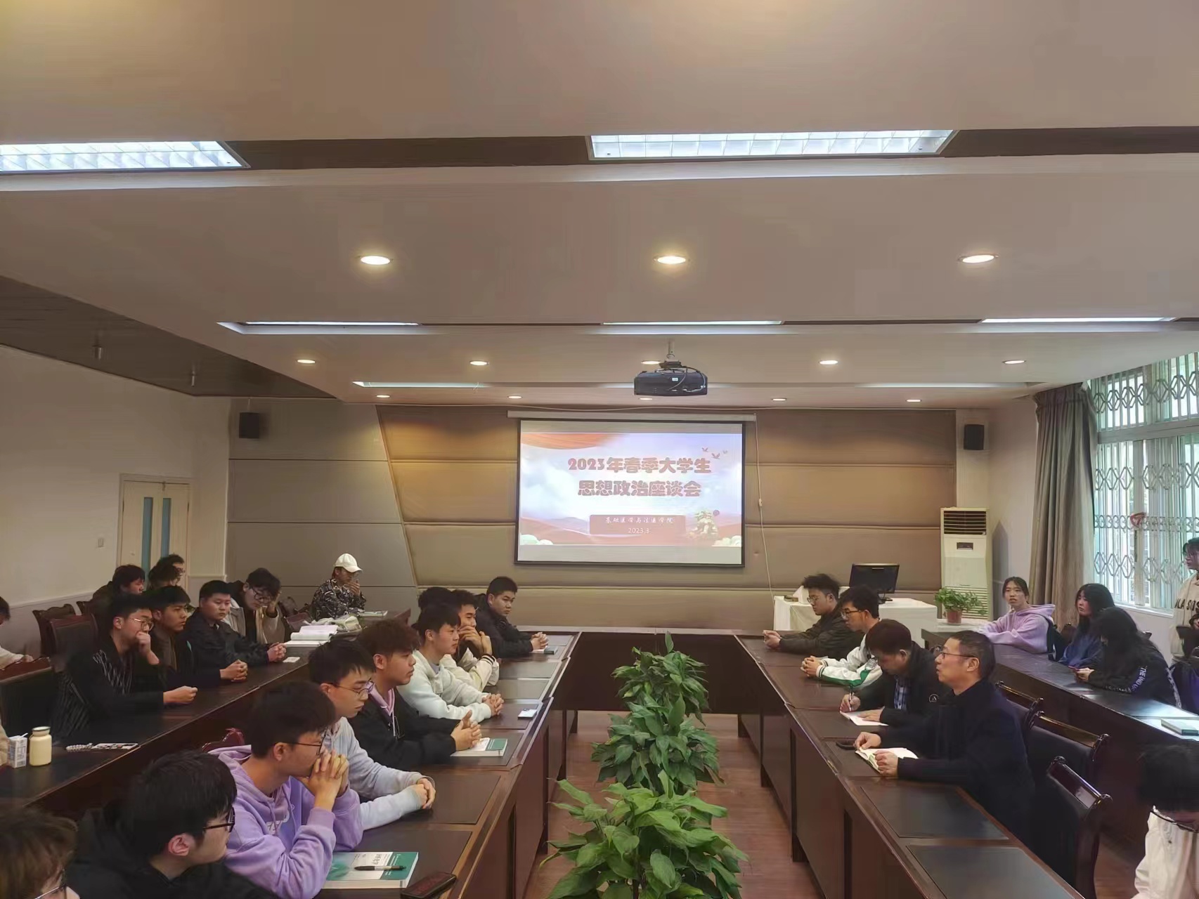 基础医学与法医学院召开学生座谈会