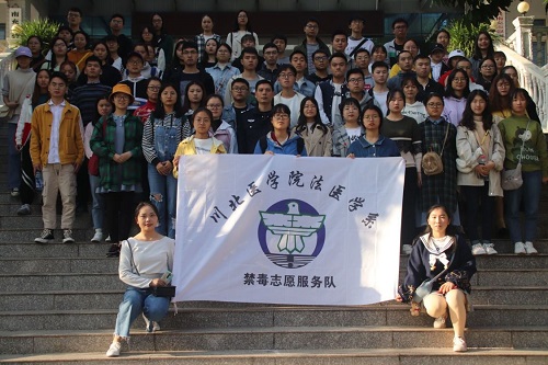 川北医学院百余名学生走进戒毒所，零距离接受禁毒教育