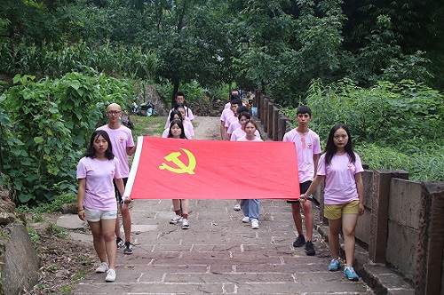 赤胆忠心 前仆后继 红色精神耀古今