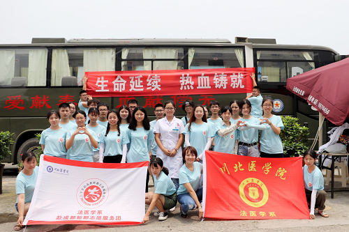 捐献“青春热血”，彩绘人生画卷