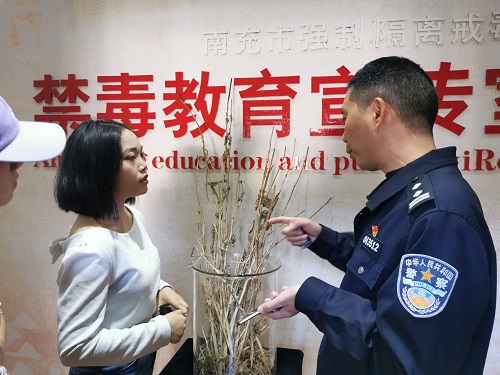 川北医学院百余名学生走进戒毒所，零距离接受禁毒教育