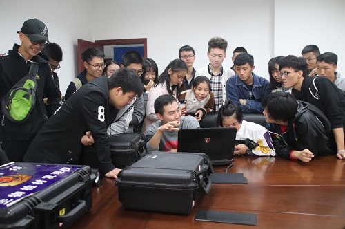 法医学系2018级新生南充市公安局参观之行圆满结束