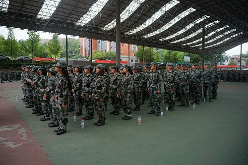 法医学系慰问军训新生