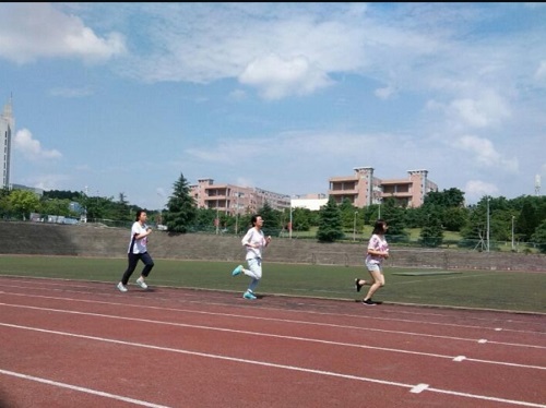 法医学系成功举办泰美斯法律文化节体能测试大赛