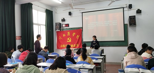 观看《榜样 黄文秀》视频